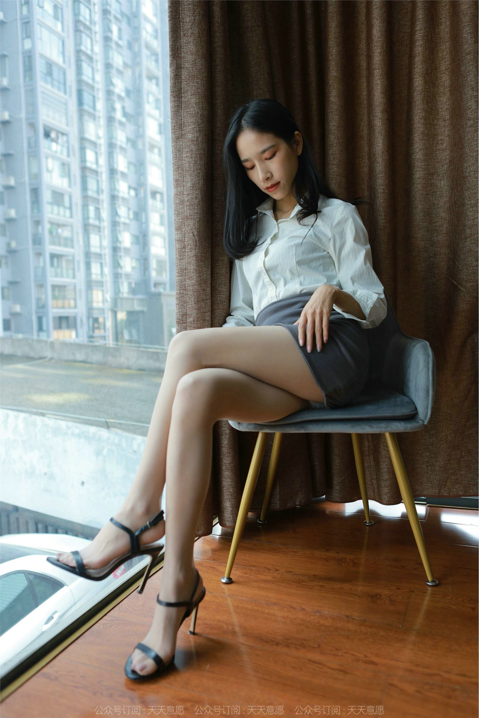 IESS异思趣向  2022.02.14 丝享家1004：美子《地板上的尤物》